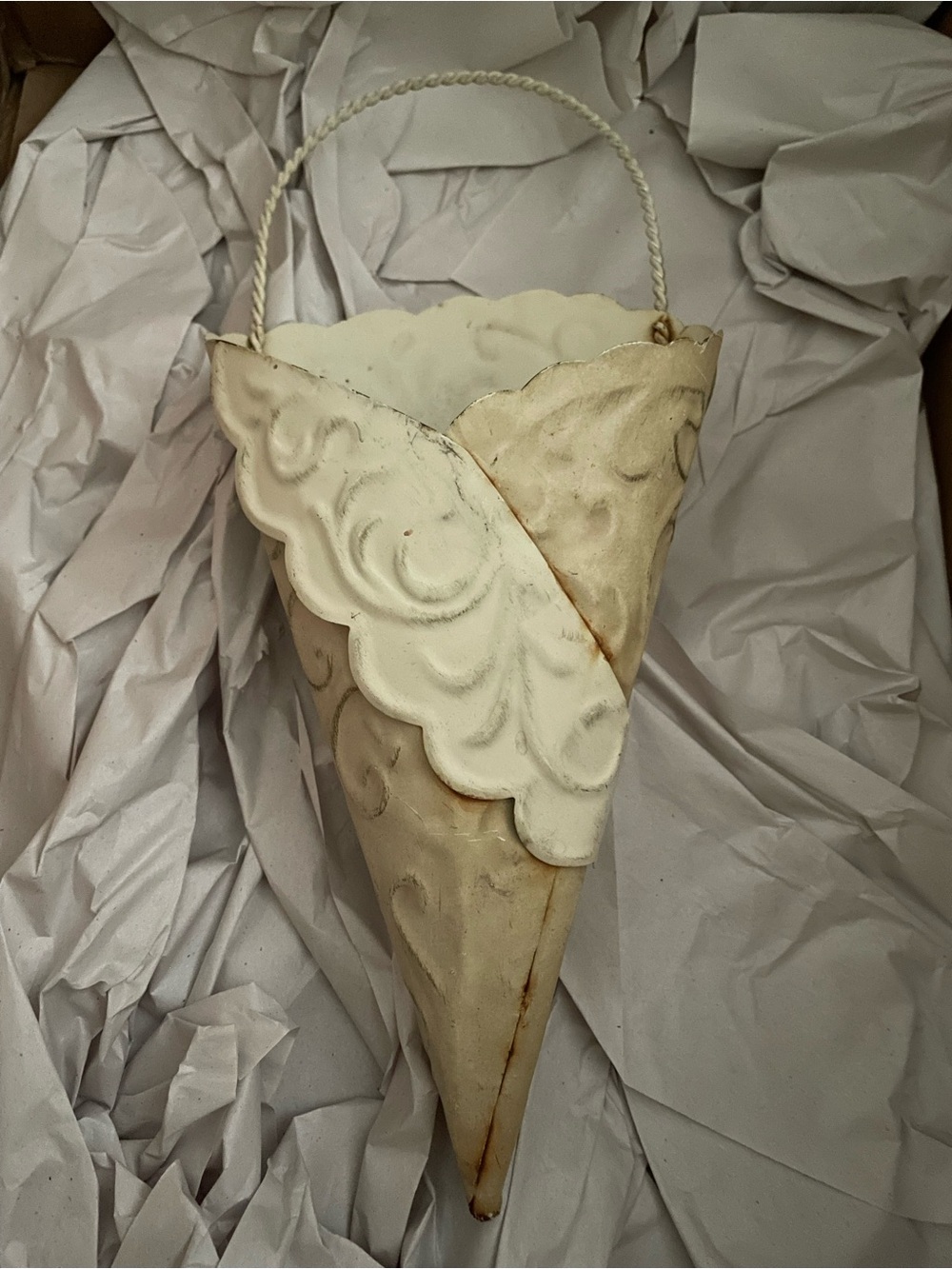 Vintage Wall Pocket Cream Decorative Scalloped